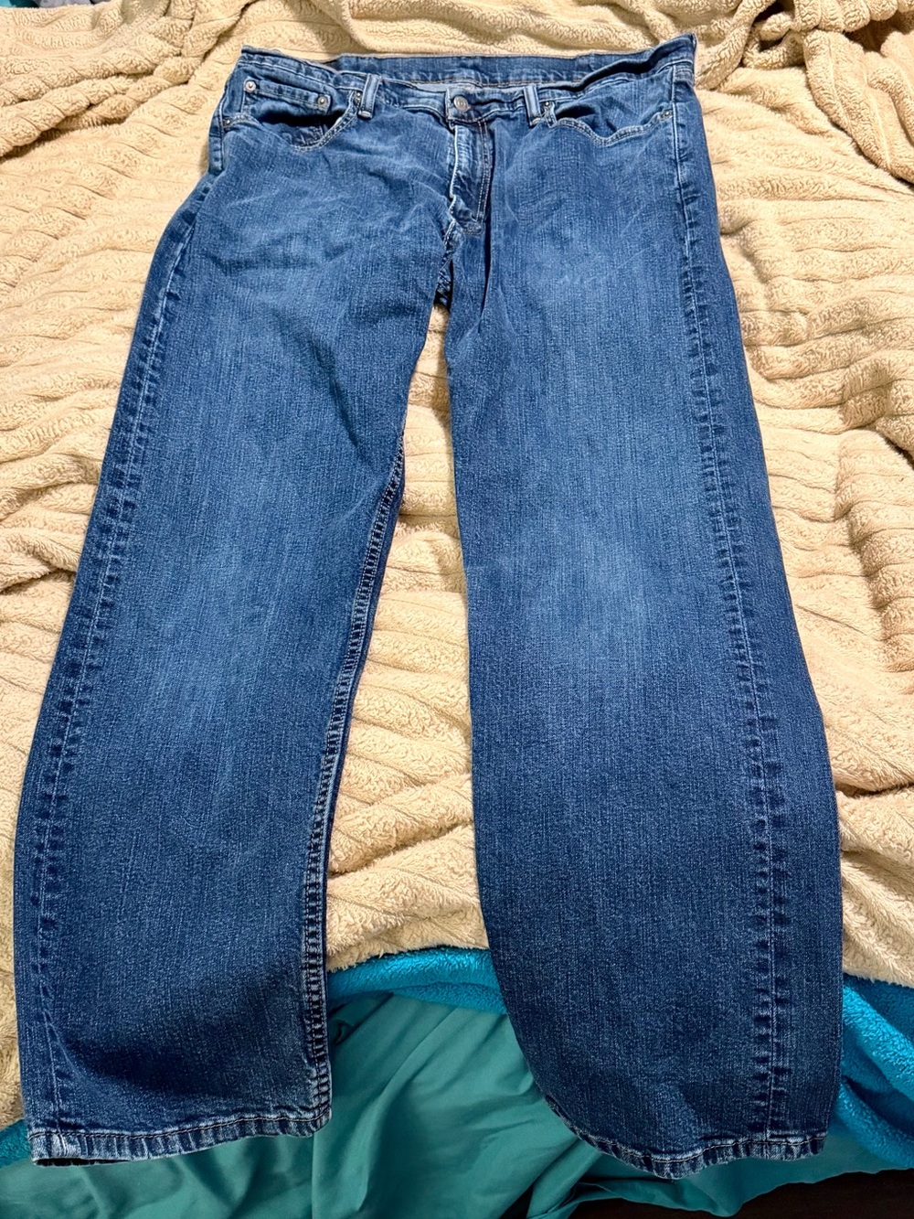 Levi's Men's Dark Blue Relaxed Fit Jeans